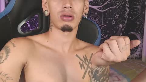 Snapshot of mateo60_ chatting on 09-23-25, 04:04 Mateo online show from 09-23-25, 04:04