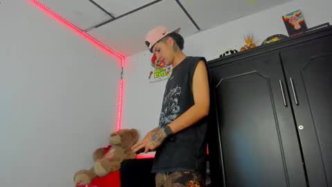 Snapshot of mateo_escobar chatting on 10-19-25, 12:44 mateo_escobar online show from 10-19-25, 12:44