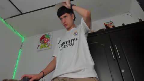 mateo_escobar online show from 11-19-25, 09:37