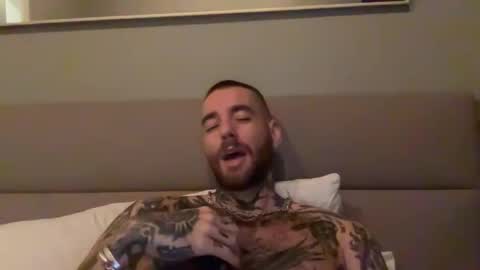 Snapshot of mathewloyal chatting on 11-25-25, 05:51 Mat Loyal online show from 11-25-25, 05:51