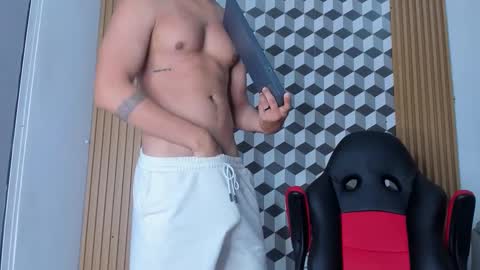 Snapshot of mathias_cocks chatting on 02-06-25, 10:21 mathias cocks online show from 02-06-25, 10:21