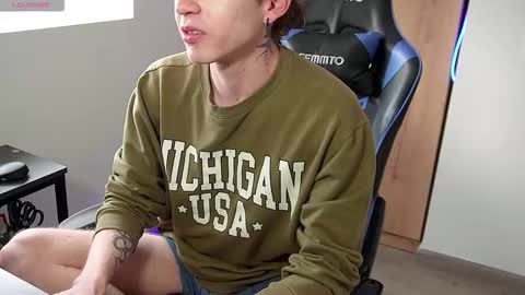 Snapshot of mathwx_ chatting on 10-22-25, 03:01 Alejandro Alex online show from 10-22-25, 03:01