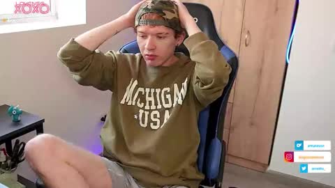 Snapshot of mathwx_ chatting on 10-23-25, 01:43 Alejandro Alex online show from 10-23-25, 01:43