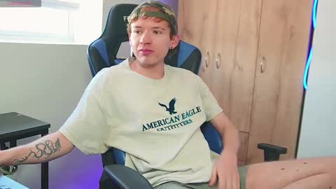 Snapshot of mathwx_ chatting on 10-24-25, 02:24 Alejandro Alex online show from 10-24-25, 02:24