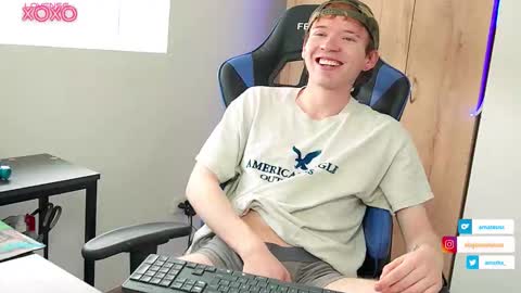 Snapshot of mathwx_ chatting on 10-28-25, 03:25 Alejandro Alex online show from 10-28-25, 03:25