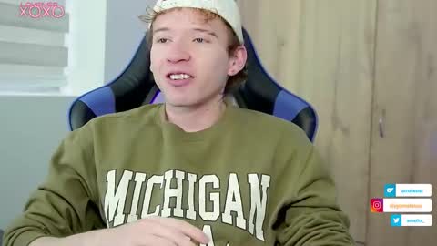 Snapshot of mathwx_ chatting on 10-29-25, 11:23 Alejandro Alex online show from 10-29-25, 11:23