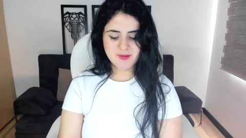 Snapshot of matilda_sweet18 chatting on 01-26-25, 05:23 Lucia online show from 01-26-25, 05:23