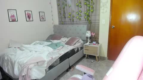 Daniela online show from 10-16-25, 08:48