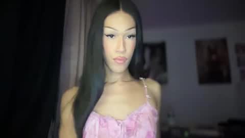 Snapshot of matrixprincess chatting on 09-10-25, 04:01 MOLLY MILLS online show from 09-10-25, 04:01