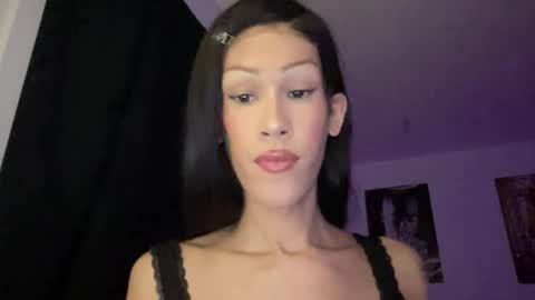 MOLLY MILLS online show from 11-24-25, 02:55