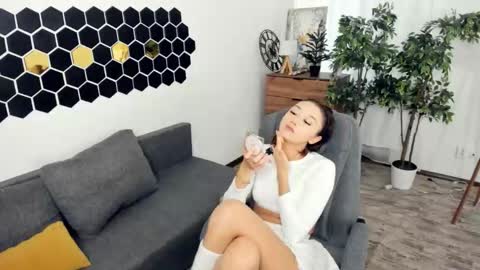 Kate online show from 12-21-25, 09:05