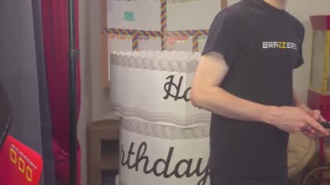 Snapshot of mattcashxxx chatting on 02-13-26, 02:07 Matt Cash online show from 02-13-26, 02:07