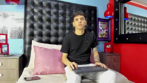 ---Matteo--- online show from 10-05-25, 04:00