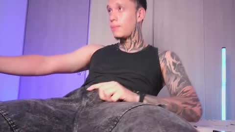 Snapshot of matthewjones1 chatting on 11-10-25, 05:12 Matt online show from 11-10-25, 05:12