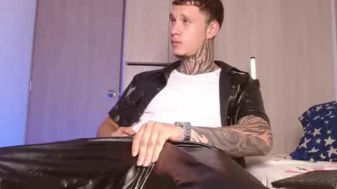 Snapshot of matthewjones1 chatting on 11-16-25, 11:32 Matt online show from 11-16-25, 11:32