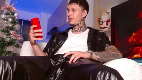 Snapshot of matthewjones1 chatting on 11-29-25, 12:35 Matt online show from 11-29-25, 12:35