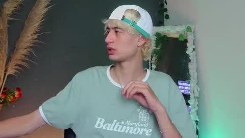 Snapshot of mattias_dantee chatting on 10-14-25, 01:50 mattias online show from 10-14-25, 01:50