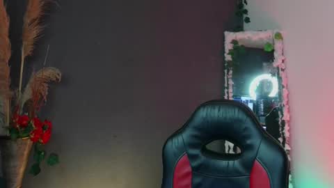 Snapshot of mattias_dantee chatting on 10-21-25, 12:33 mattias online show from 10-21-25, 12:33