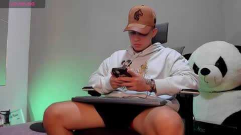 Snapshot of mattiwsmorris_ chatting on 10-23-25, 03:39 mattiwsmorris_ online show from 10-23-25, 03:39