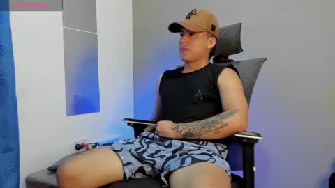 Snapshot of mattiwsmorris_ chatting on 11-19-25, 03:45 mattiwsmorris_ online show from 11-19-25, 03:45