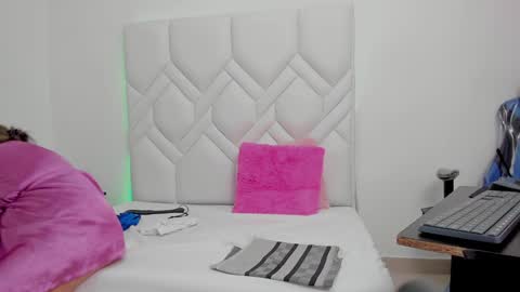 Snapshot of mature_hard_ chatting on 01-21-25, 02:43 ISABEL online show from 01-21-25, 02:43