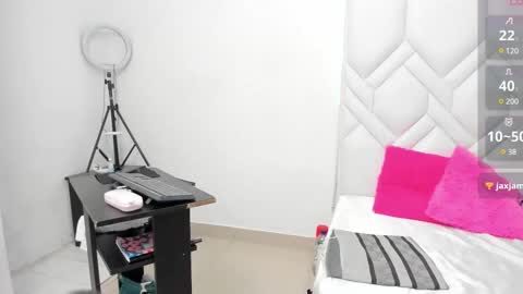 Snapshot of mature_hard_ chatting on 03-07-25, 12:15 ISABEL online show from 03-07-25, 12:15