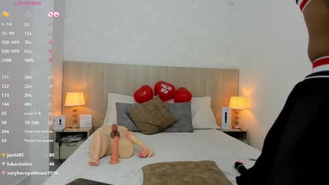 Vayolet Castro online show from 02-18-25, 01:43