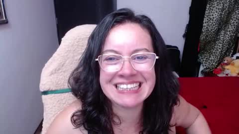 Snapshot of mature_wolf chatting on 11-13-25, 09:47 Sonia online show from 11-13-25, 09:47