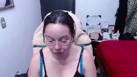 Snapshot of mature_wolf chatting on 11-19-25, 09:48 Sonia online show from 11-19-25, 09:48