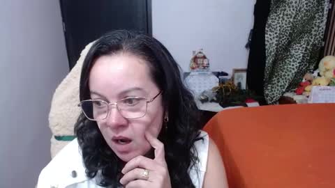 Snapshot of mature_wolf chatting on 11-25-25, 09:37 Sonia online show from 11-25-25, 09:37