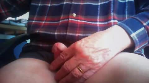 Snapshot of maturedaddi chatting on 01-15-26, 10:31 Maturedaddi online show from 01-15-26, 10:31