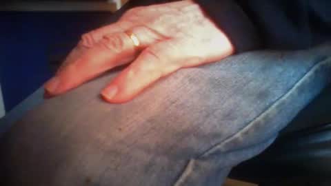 Snapshot of maturedaddi chatting on 03-09-26, 01:15 Maturedaddi online show from 03-09-26, 01:15