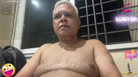 Snapshot of maturedman_44 chatting on 09-29-25, 04:23 DEV online show from 09-29-25, 04:23