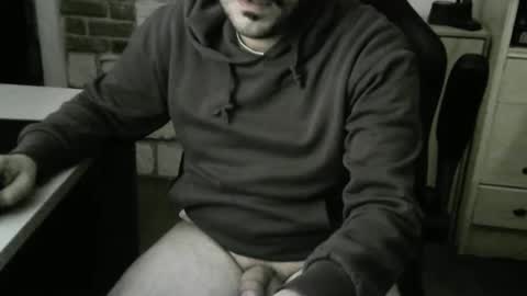 Snapshot of maty_212121 chatting on 12-09-24, 09:05 Mattias online show from 12-09-24, 09:05