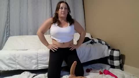 Snapshot of mavierose1 chatting on 12-17-25, 05:57 Mavierose online show from 12-17-25, 05:57