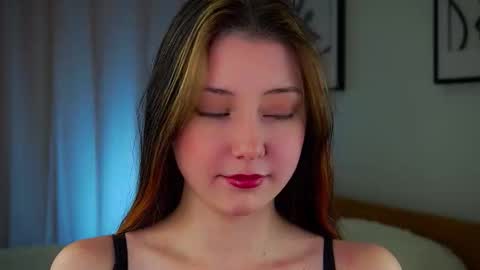 Snapshot of mavisseibert chatting on 11-14-25, 02:43 Eva online show from 11-14-25, 02:43