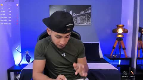 Snapshot of max_conor_ chatting on 10-11-25, 12:04 Max Conor online show from 10-11-25, 12:04