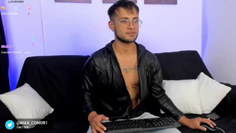 Snapshot of max_conor_ chatting on 12-19-25, 04:08 Max Conor online show from 12-19-25, 04:08