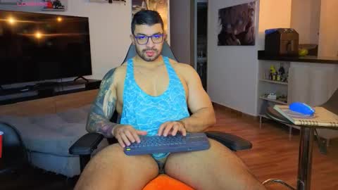 Max online show from 11-10-25, 03:49