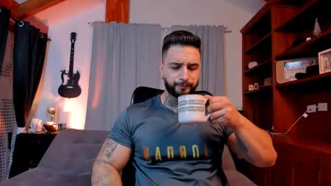 Snapshot of max_dic1 chatting on 01-19-25, 10:17 max D. online show from 01-19-25, 10:17