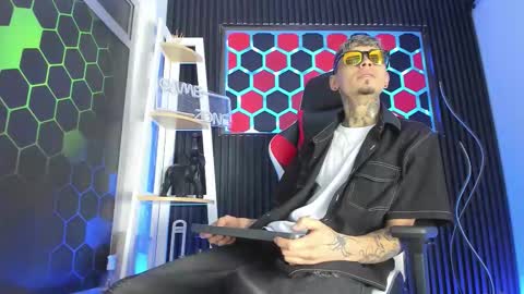 Max online show from 03-26-26, 03:12