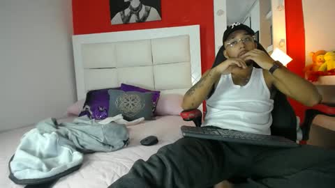 Snapshot of max_sexyhot26 chatting on 01-19-25, 05:05 max_sexyhot26 online show from 01-19-25, 05:05