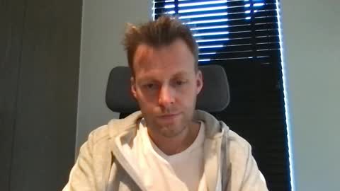 Max take off clothes online show from 11-23-25, 12:27