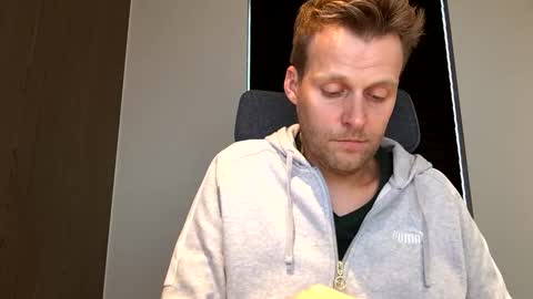 Max take off clothes online show from 12-04-25, 01:09