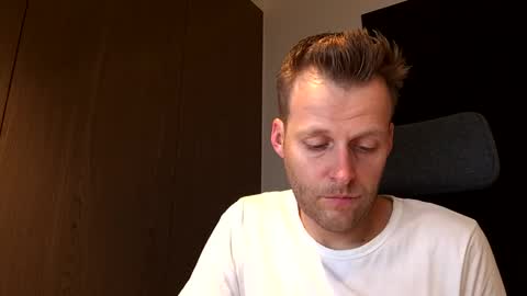 Max take off clothes online show from 12-16-25, 07:57