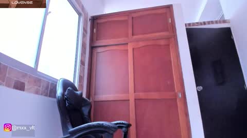 Snapshot of max_valiant1 chatting on 11-27-25, 05:26 max_valiant1 online show from 11-27-25, 05:26