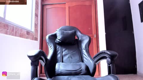 Snapshot of max_valiant1 chatting on 11-29-25, 08:23 max_valiant1 online show from 11-29-25, 08:23