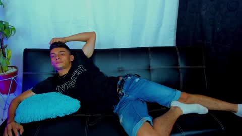 MAX     online show from 01-05-25, 04:27