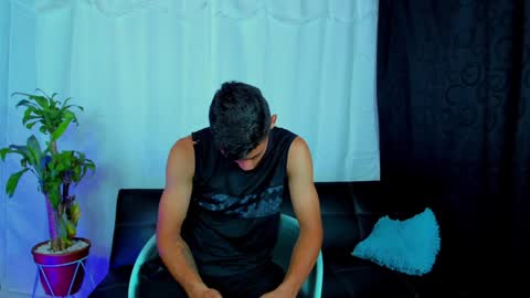 MAX     online show from 01-07-25, 07:20