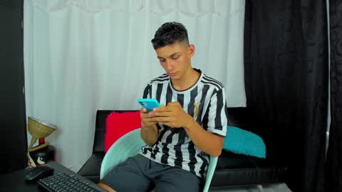 MAX     online show from 01-21-25, 03:43